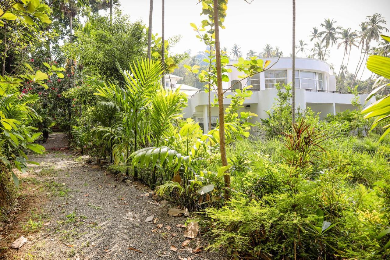 The Flame Tree Estate & Hotel Kandy Exterior photo