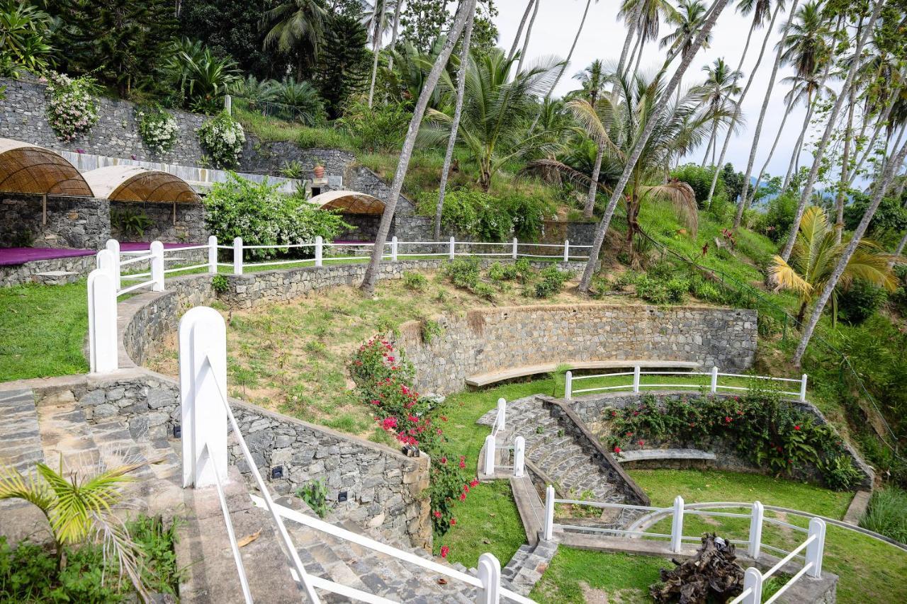 The Flame Tree Estate & Hotel Kandy Exterior photo