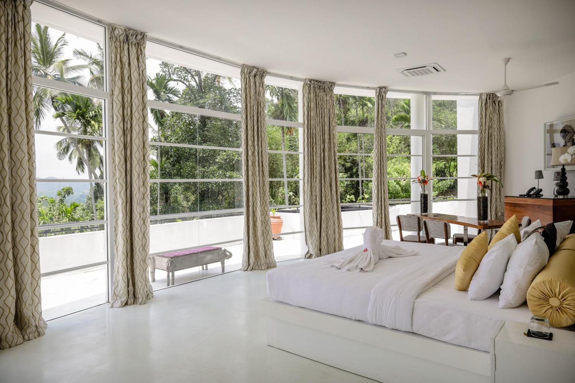 The Flame Tree Estate & Hotel Kandy Room photo